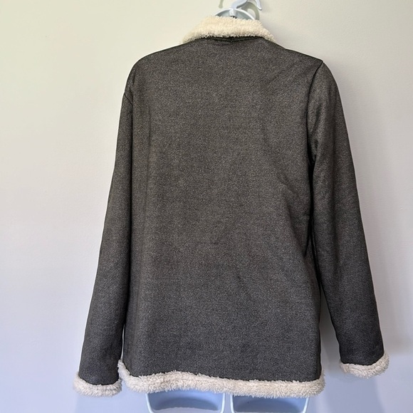 Fur lined coat - Picture 3 of 3